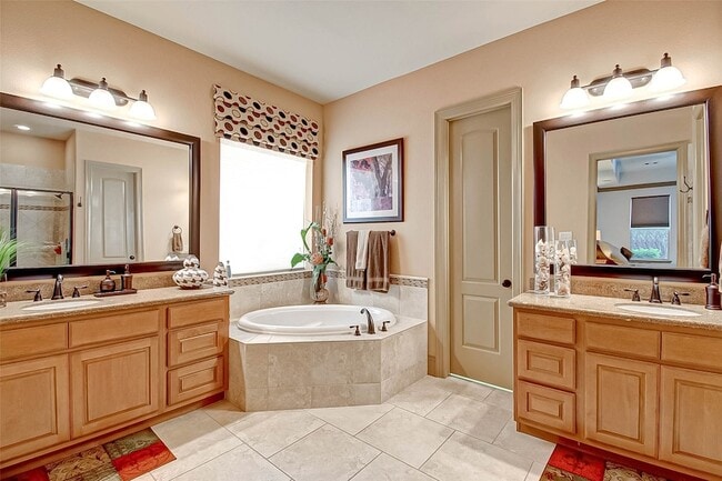 Building Photo - 7 Shearling Ct