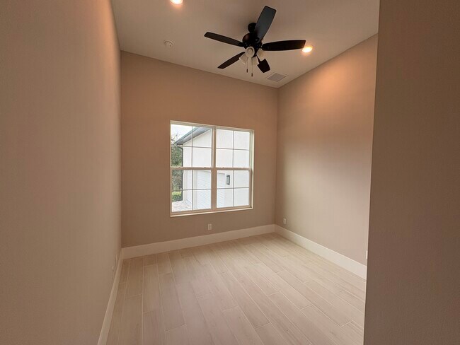 Building Photo - 547 Sanctuary Golf Pl