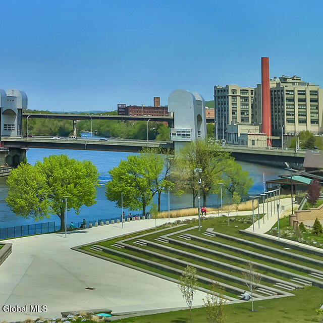 Building Photo - 275 River St