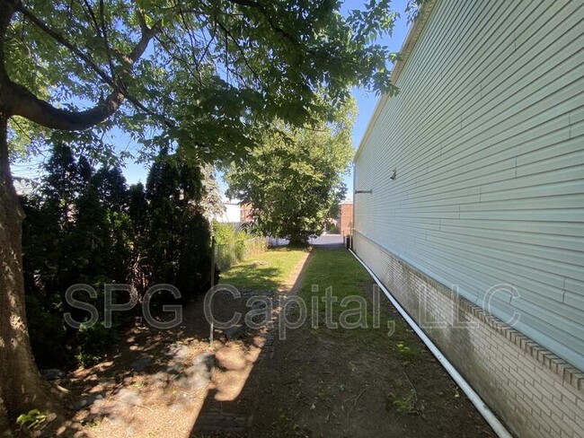 Building Photo - 839 E Market St