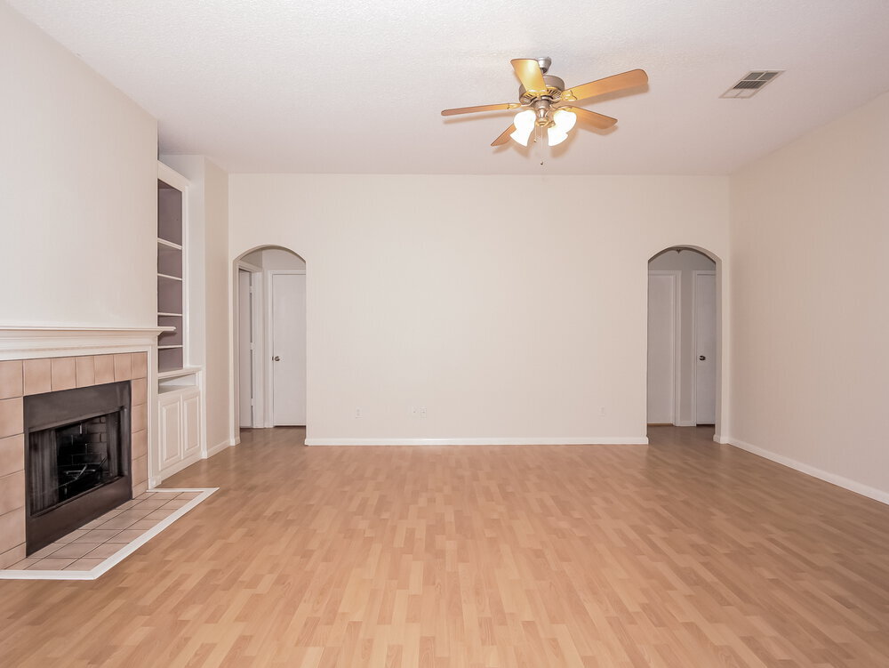 Building Photo - 925 Comiskey Ct