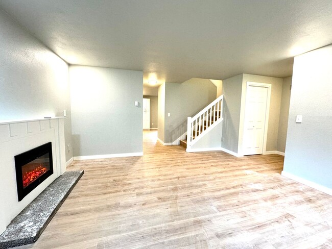 Building Photo - Modern 2BR, 1.5BA Duplex in Gig Harbor - F...