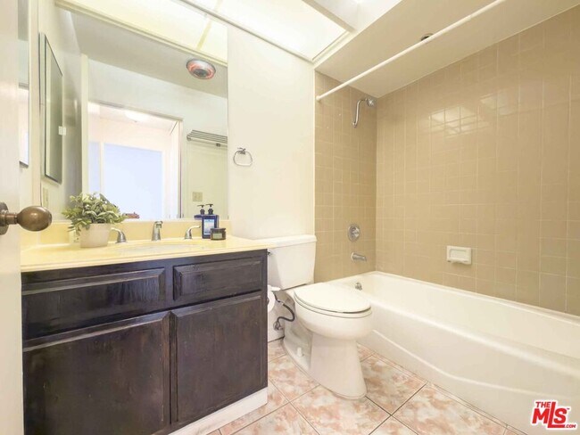 Building Photo - 222 S Central Ave