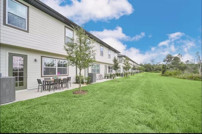 Building Photo - 816 Longboat Dr