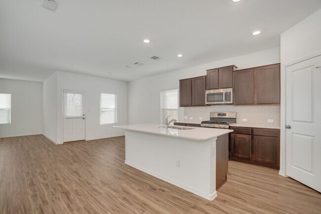 Building Photo - 704 Mallow Rd