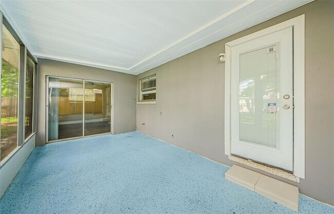 Building Photo - 1310 Robin Hood Ln