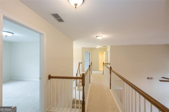 Building Photo - 2404 Gablewood Dr NE