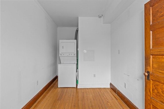 Building Photo - 201 19th St