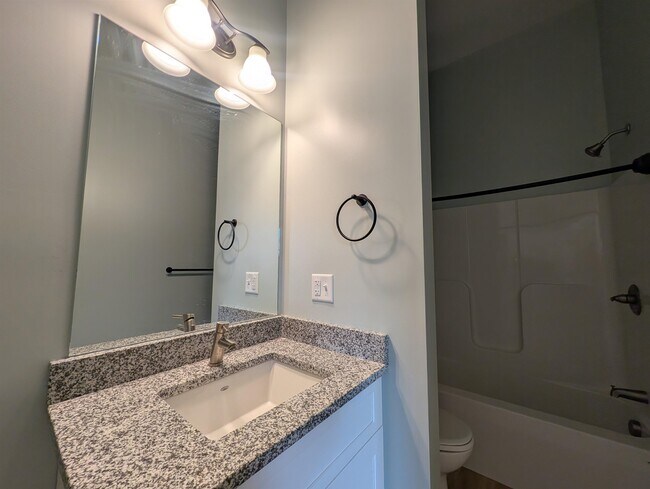 Building Photo - 22 S Main St