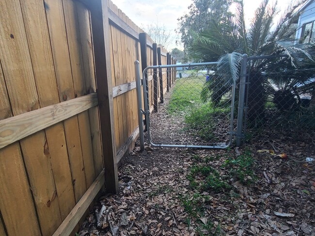 Building Photo - 2842 SW 38th Pl