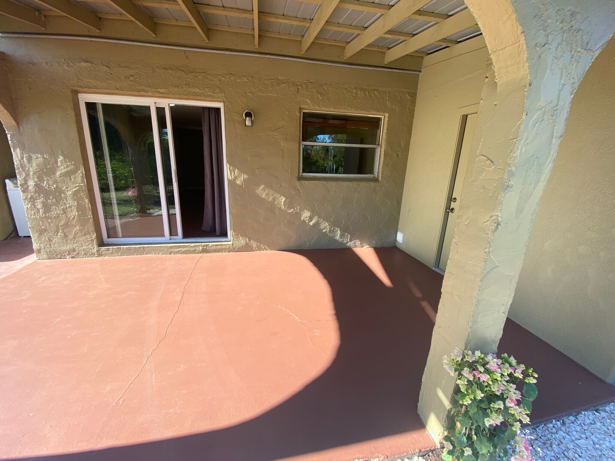 Private lanai - 5344 Caldwell St