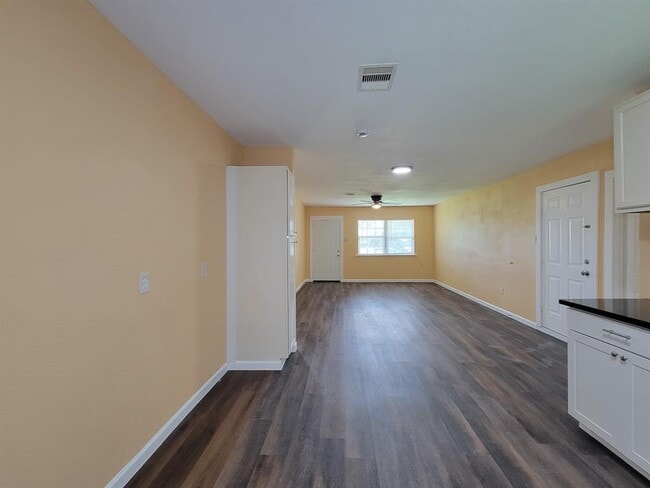 Building Photo - 206 Hemphill St