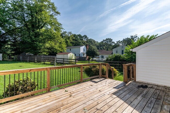 Building Photo - 3 Bedroom Ranch Home with Fenced Yard in Richmond – Available July 15th – $2,295/mo