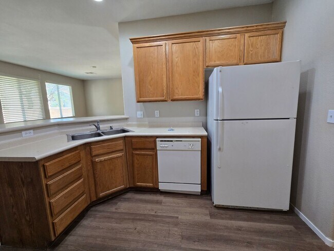 Building Photo - Terrific 3 bed + Loft 2 Car Need Space? Th...