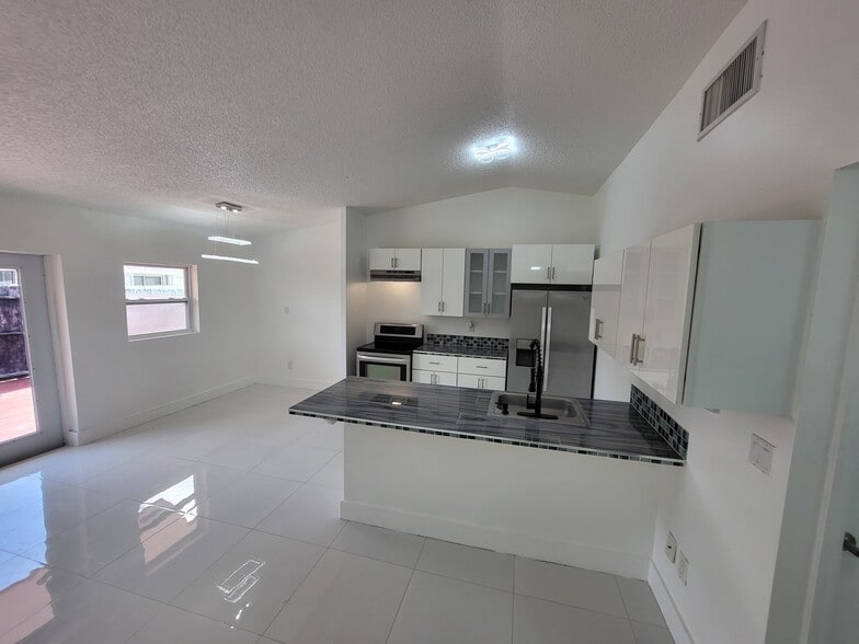 Building Photo - 10345 SW 209th Ln