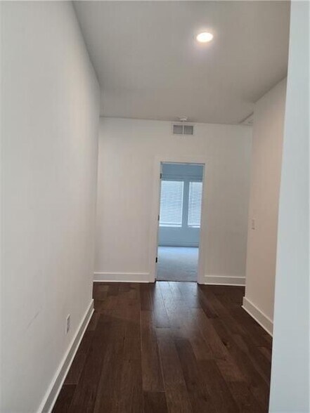 Building Photo - 1241 Westshore Dr