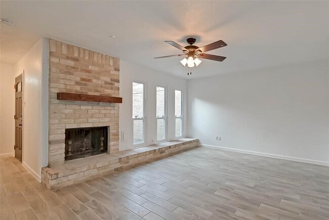 Building Photo - 12111 Poulson Dr