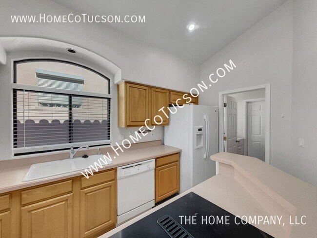 Building Photo - 6325 N Calle Del Halcon
