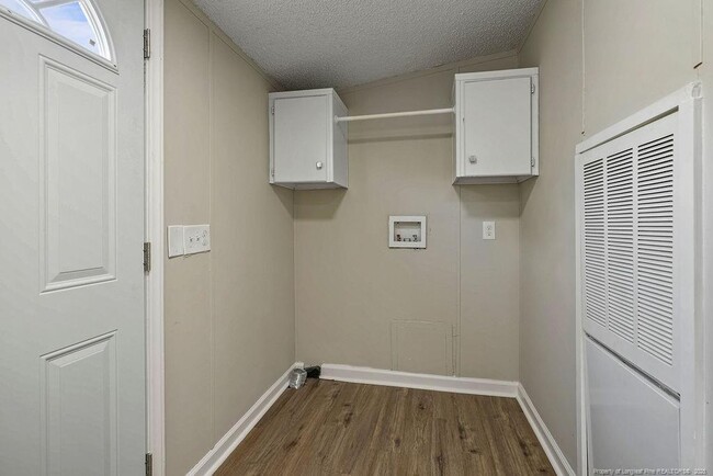 Building Photo - 226 Twin Creek Dr