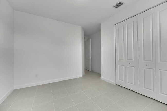 Building Photo - 3462 Cedar Grv Dr