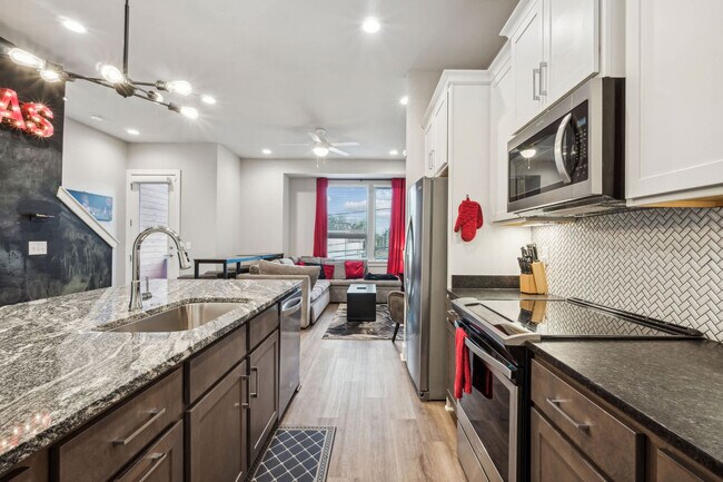 Building Photo - 2135 24th Ave N