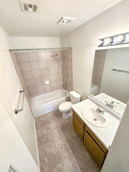 Building Photo - 5076 S Rainbow Blvd