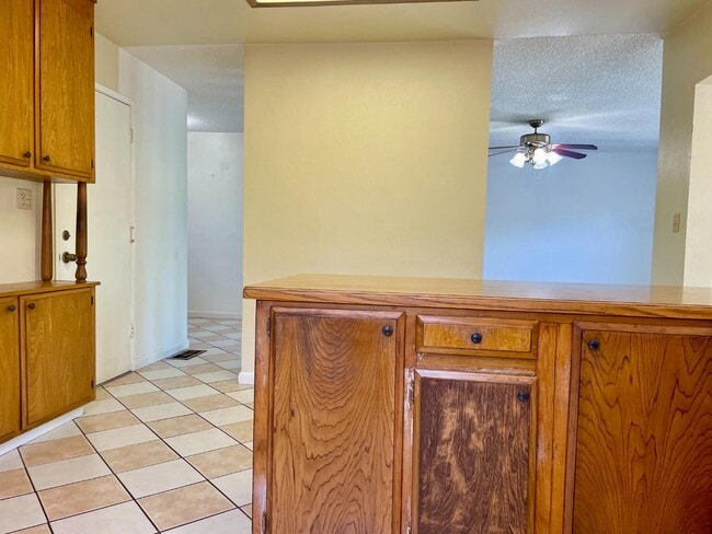 Building Photo - 1375 Mitchell Ln