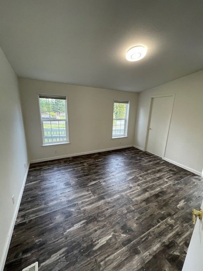 Building Photo - County Winlock Mobile Home with Oversized Lot