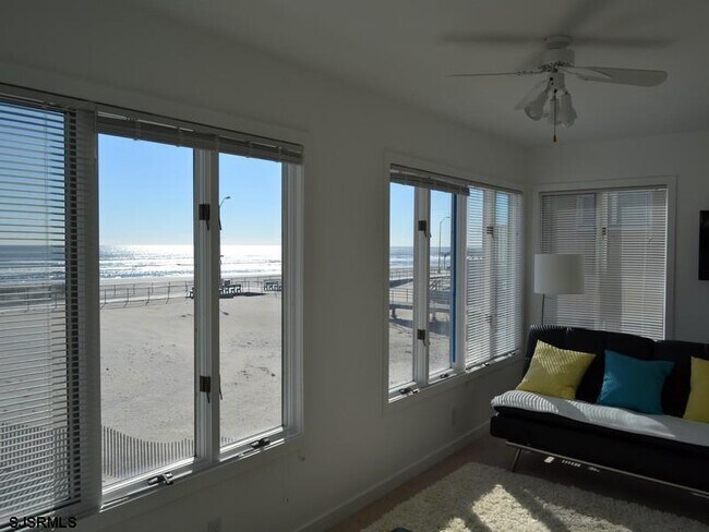 Building Photo - 110 S Richards Ave