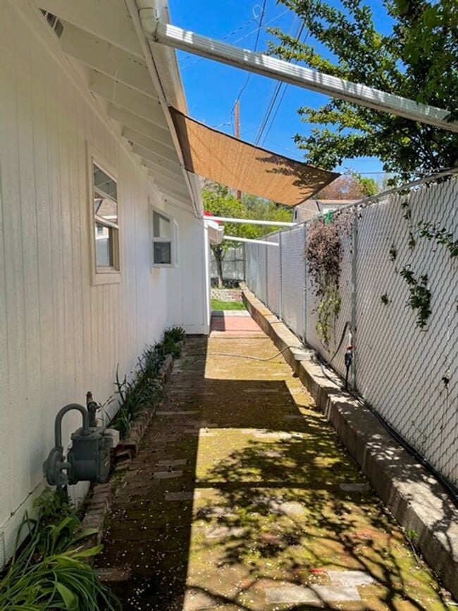 Building Photo - Hot Springs Home!