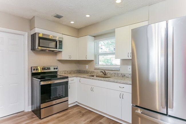 Building Photo - 710 NW 35th Ave