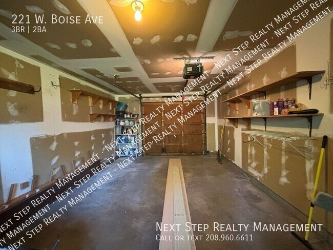 Building Photo - 221 W Boise Ave