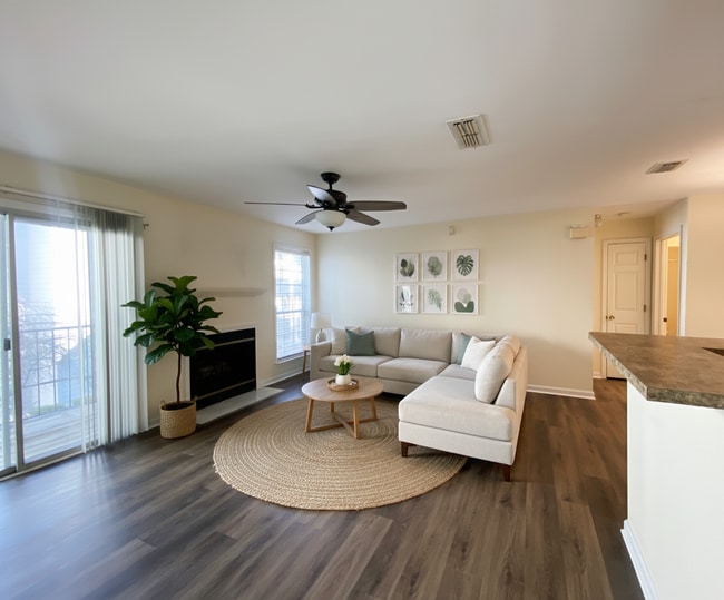 Building Photo - 635 Granville Ct