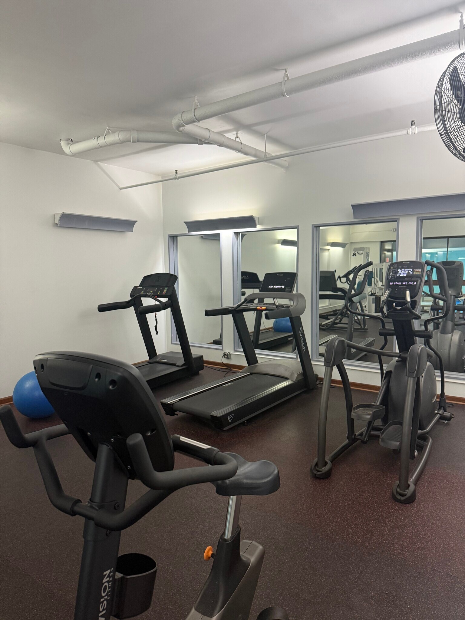 Building Photo - 1633 N Prospect Ave