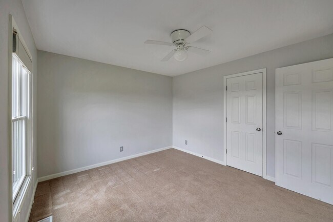 Building Photo - 1658 Grandview Dr