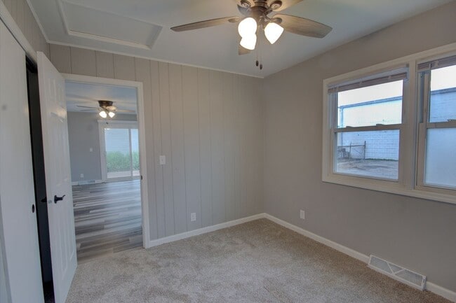 Building Photo - Remodeled 2 bed home