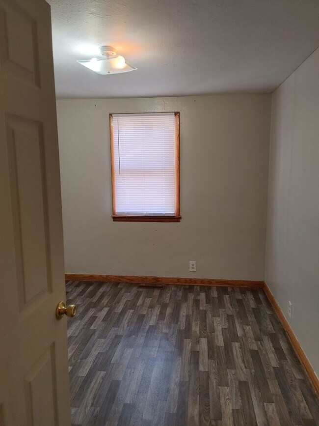 Building Photo - 812 Grafton St