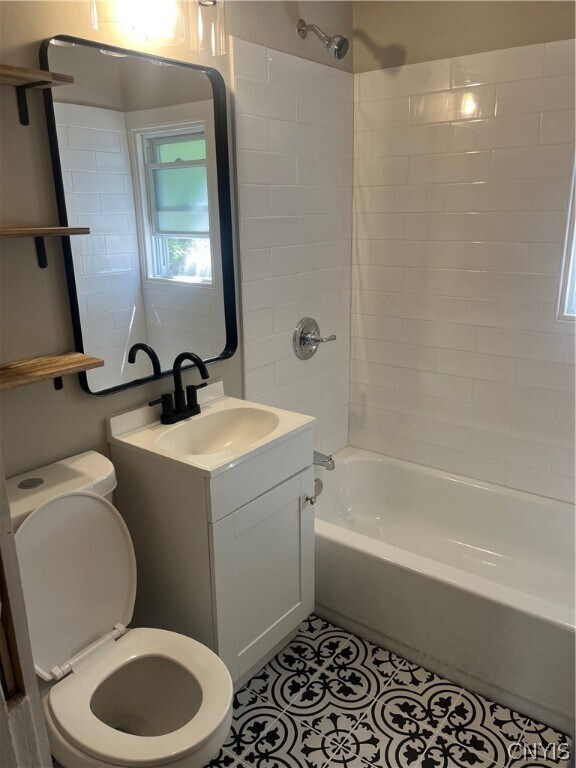 Building Photo - 214 Lynch Ave