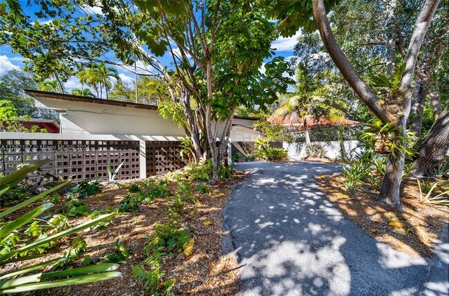 Building Photo - 2321 Tigertail Ct