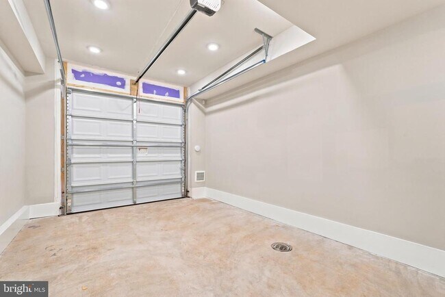 Building Photo - 8046 Williamson Blvd
