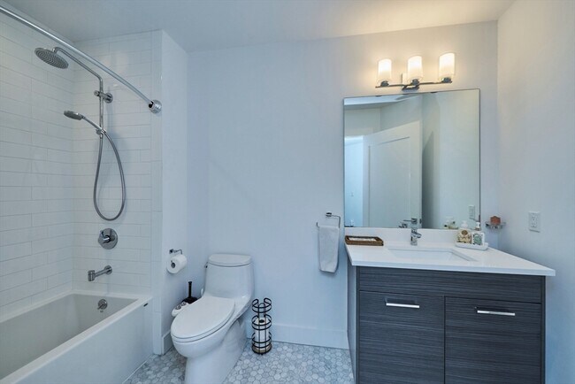 Building Photo - 16 W Broadway