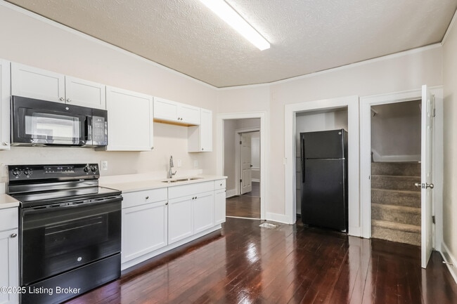 Building Photo - 110 S 41st St