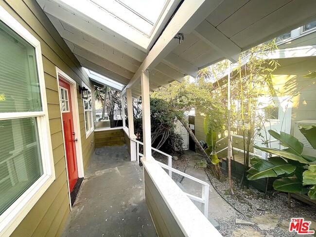 Building Photo - 129 Clubhouse Ave