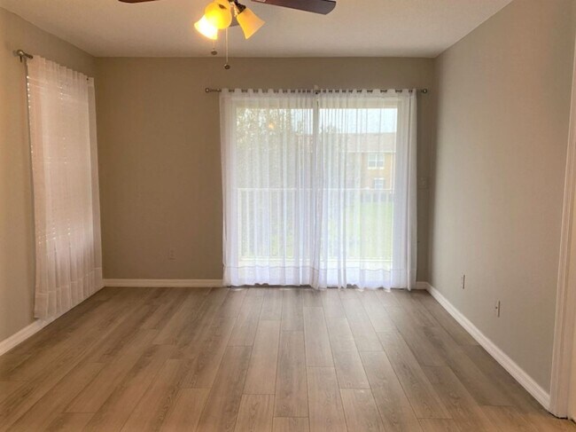 Building Photo - Gorgeous End Unit Townhome in Grande Champions!