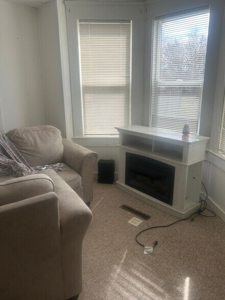 Building Photo - 411 Stafford St