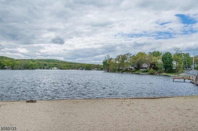 Building Photo - 21 E Shore Rd