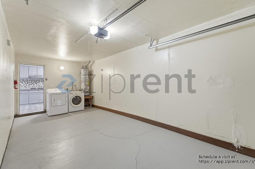 Building Photo - 1657 Knickerbocker Dr