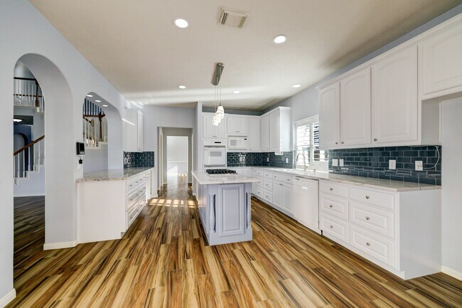 Building Photo - 20523 Riverside Pines Dr