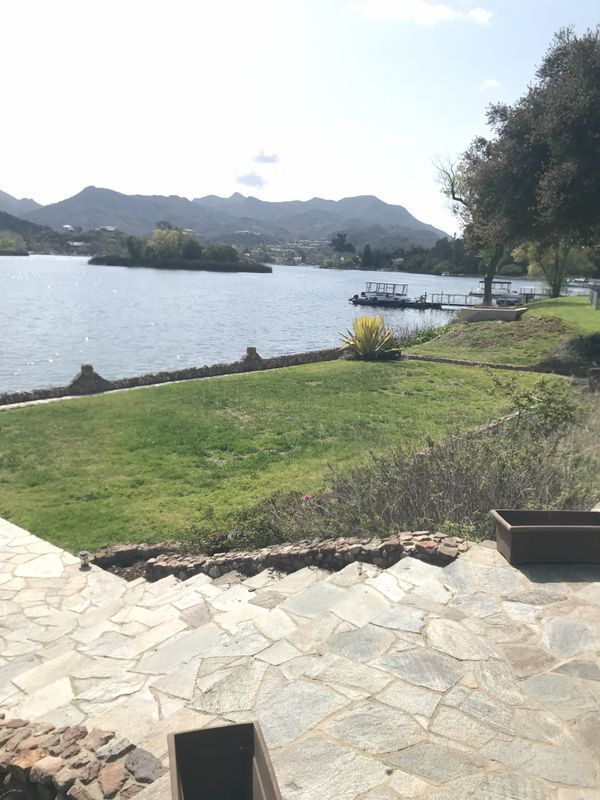 Building Photo - 800 Lake Sherwood Dr