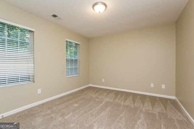 Building Photo - 278 Castleair Dr NE